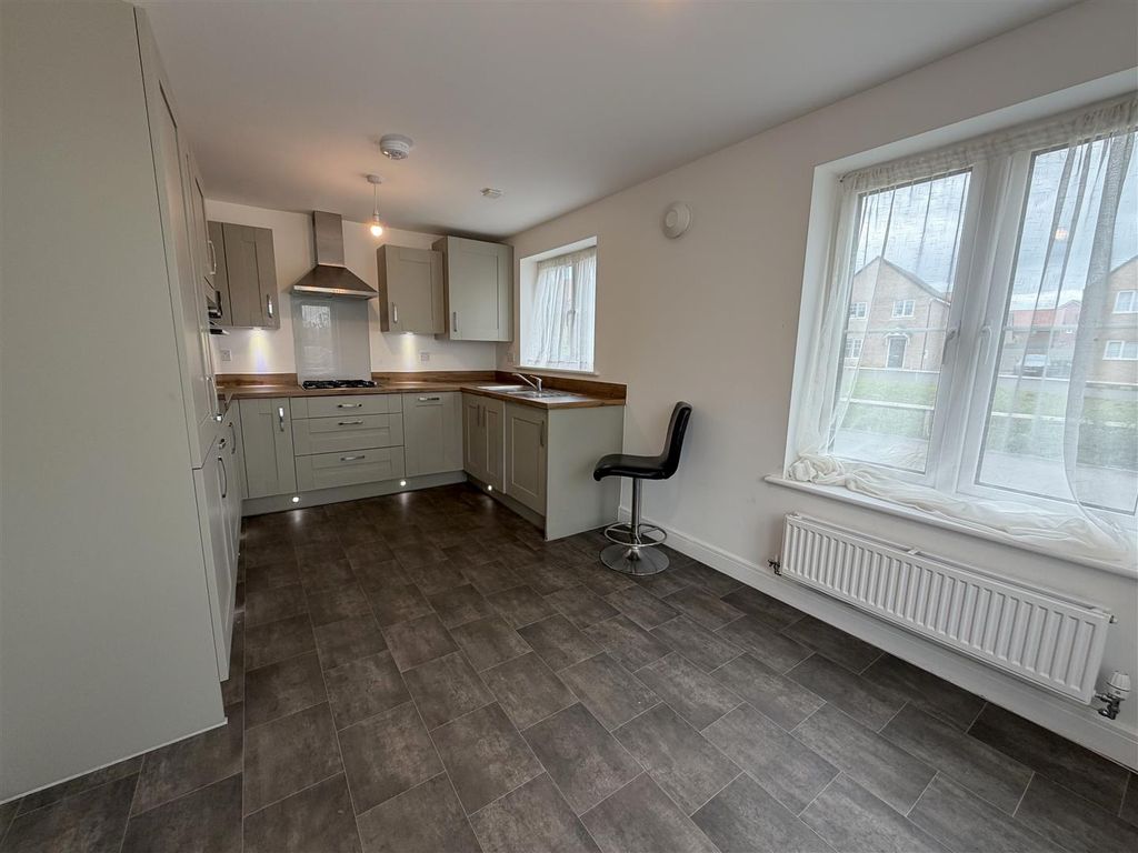 Property photo 2 of 16 Kitchen/Diner