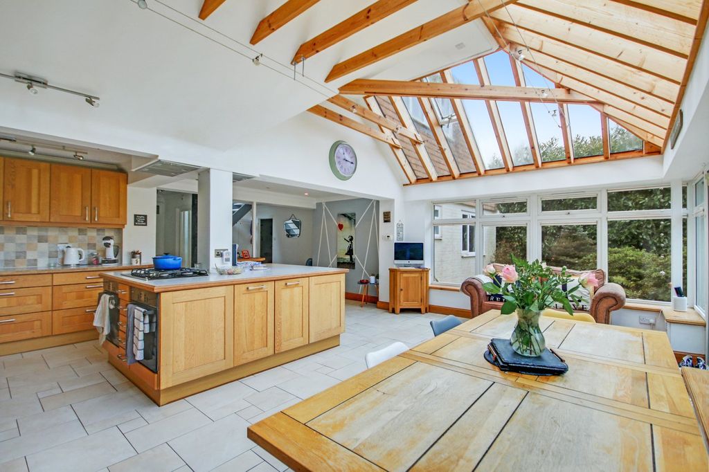 Property photo 2 of 34