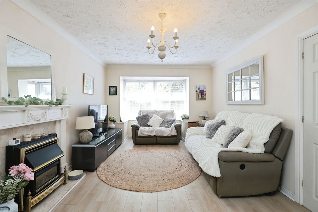 Property photo 2 of 20