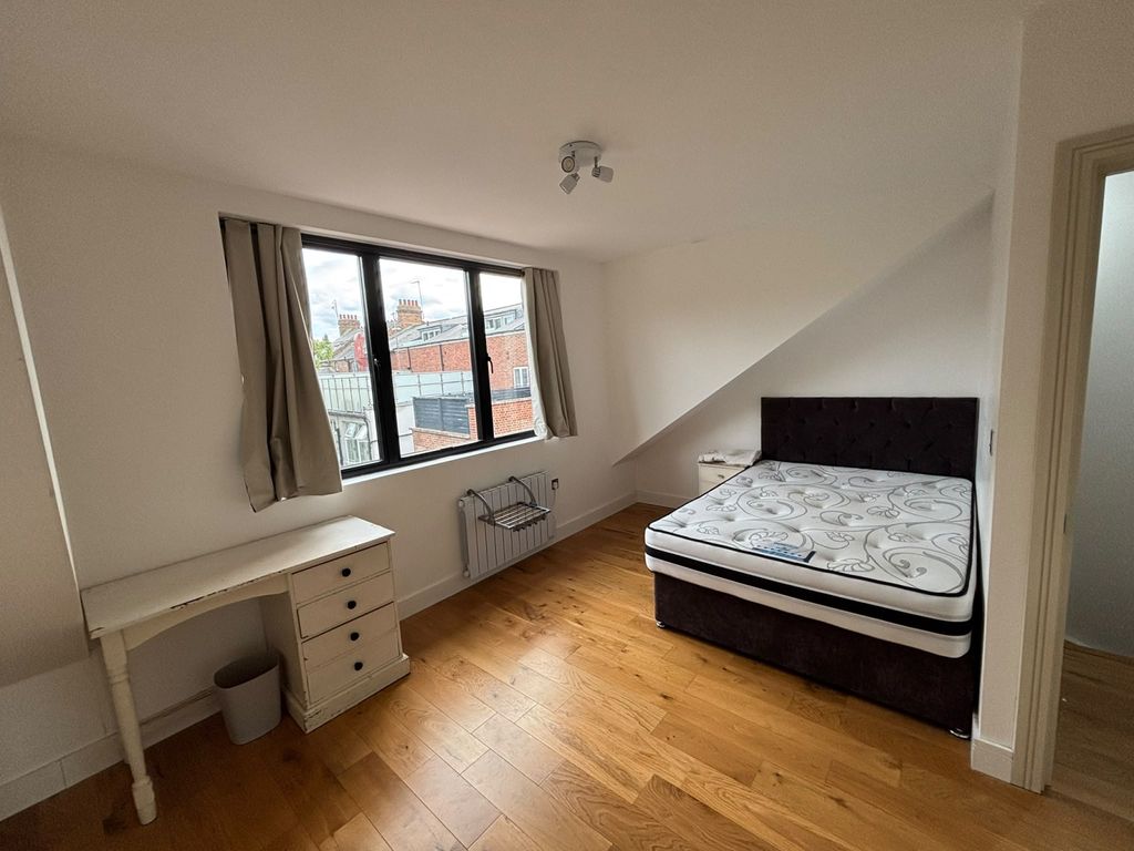 Property photo 1 of 4 Spacious Double Bed