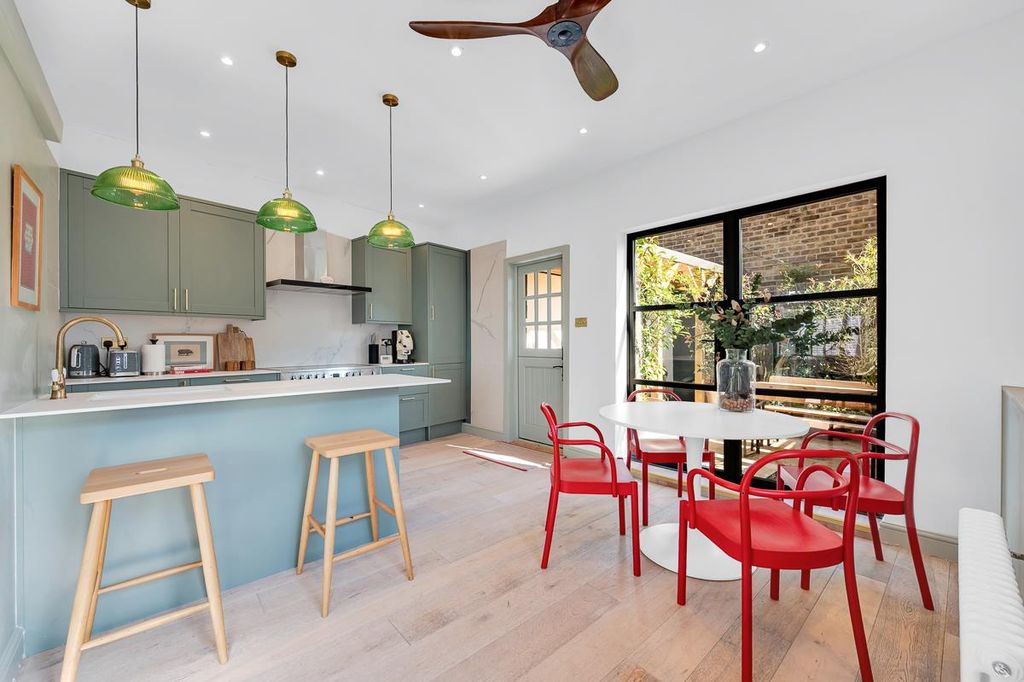 Property photo 2 of 16 1 Coningsby Road-7.Jpg