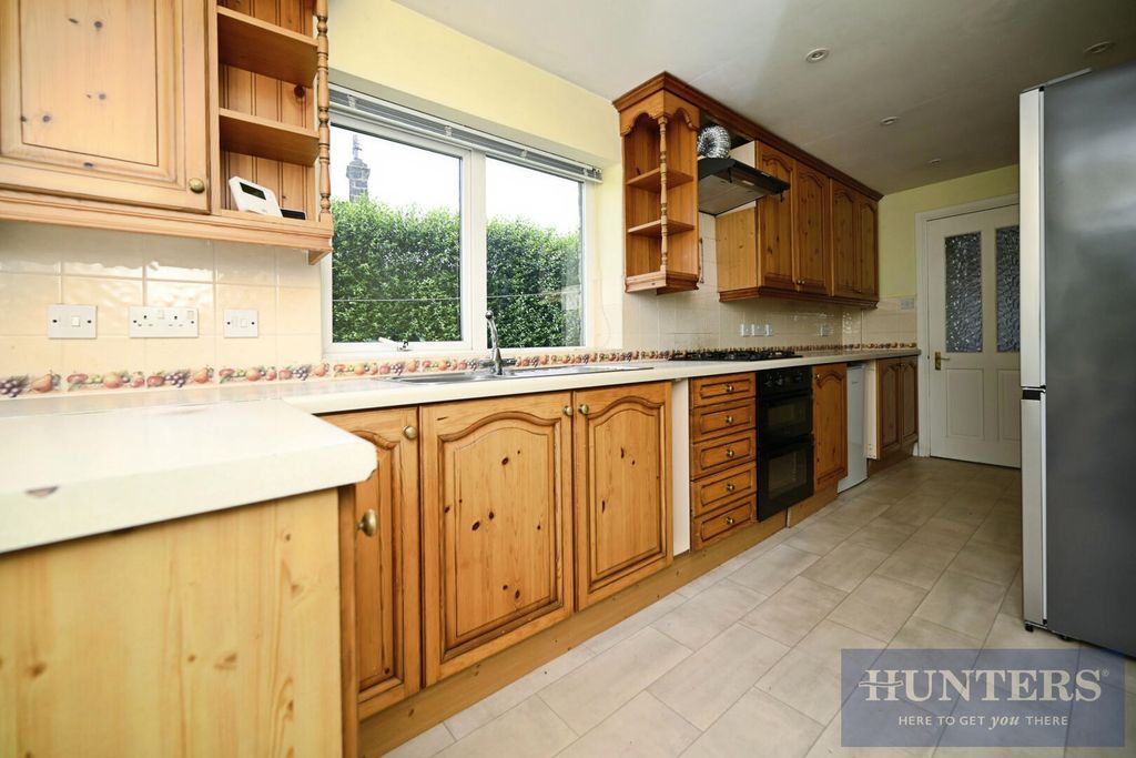 Property photo 2 of 12 Kitchen