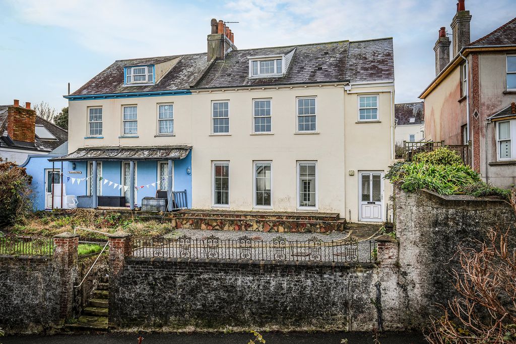 Property photo 1 of 31 Photo 0