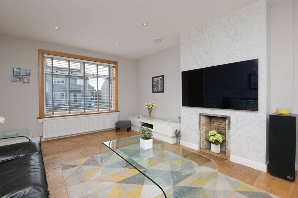 Property photo 3 of 24