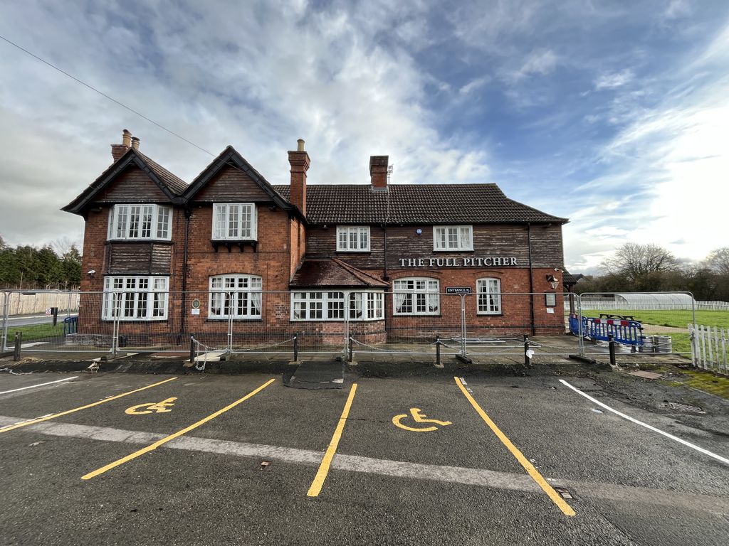 Property photo 1 of 11 Public House &amp; 125 Cover Restaurant &amp; Accommodation