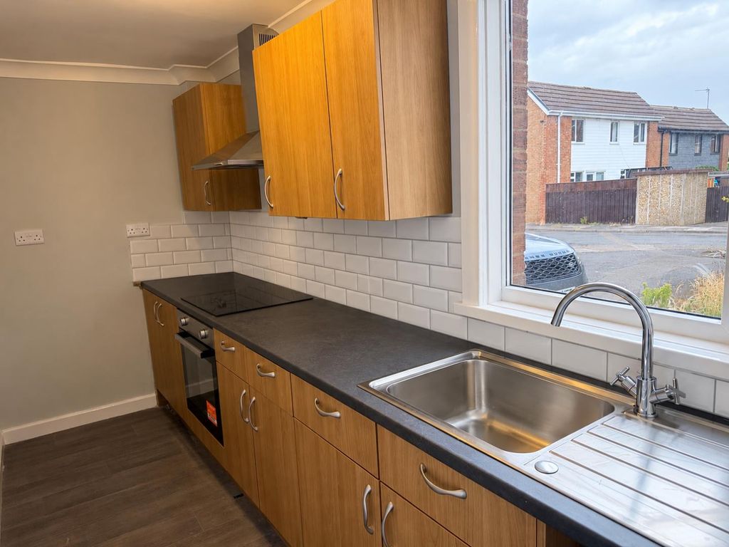 Property photo 2 of 7 Kitchen