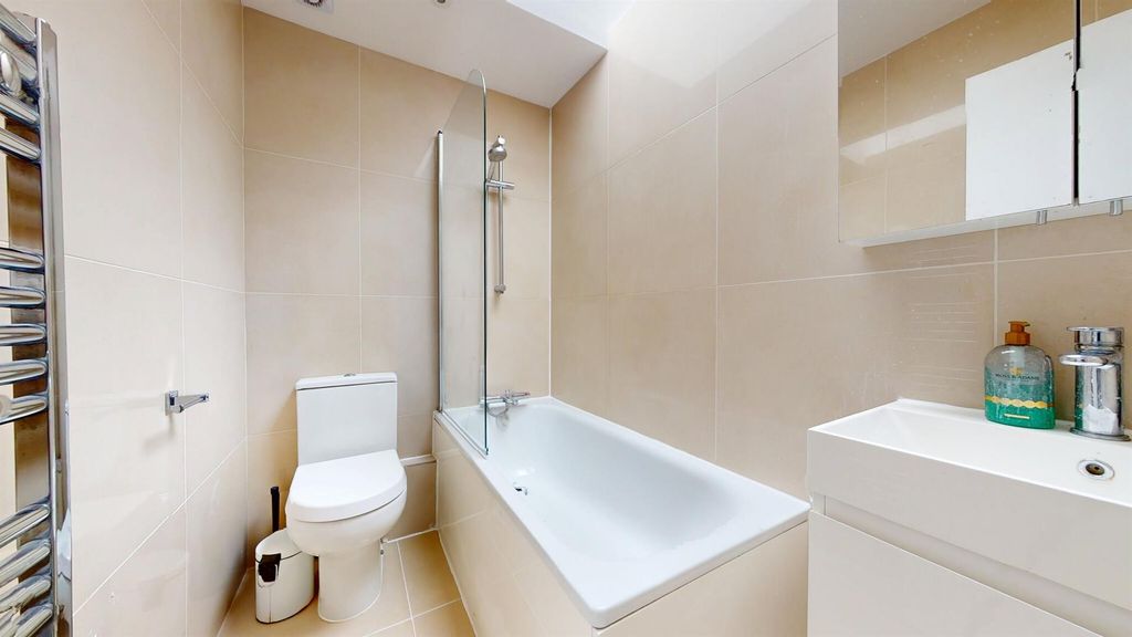 Property photo 3 of 24 6846d6A9940Eff271A24ee74_2B1Ffcc0c25Ebb137636Fd428