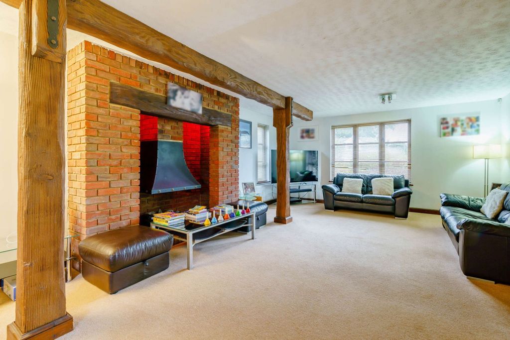 Property photo 2 of 14