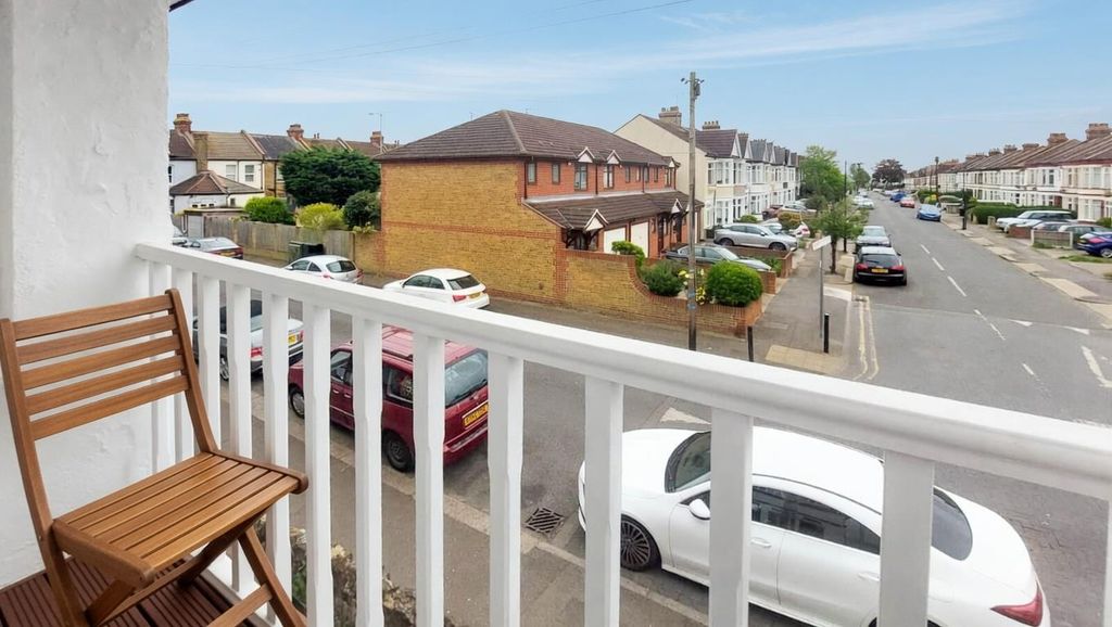 Property photo 3 of 10 Balcony