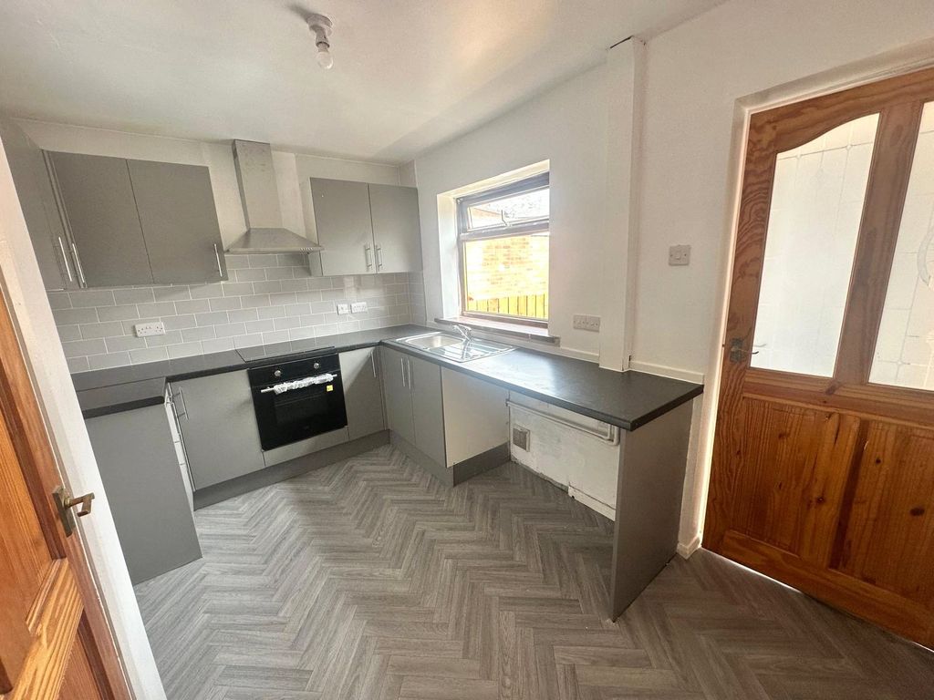 Property photo 2 of 18 Picture No. 23