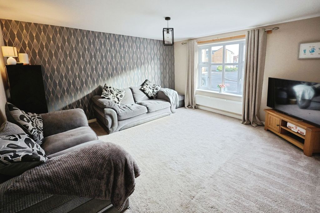 Property photo 3 of 19 Pbox-Img.Jpg