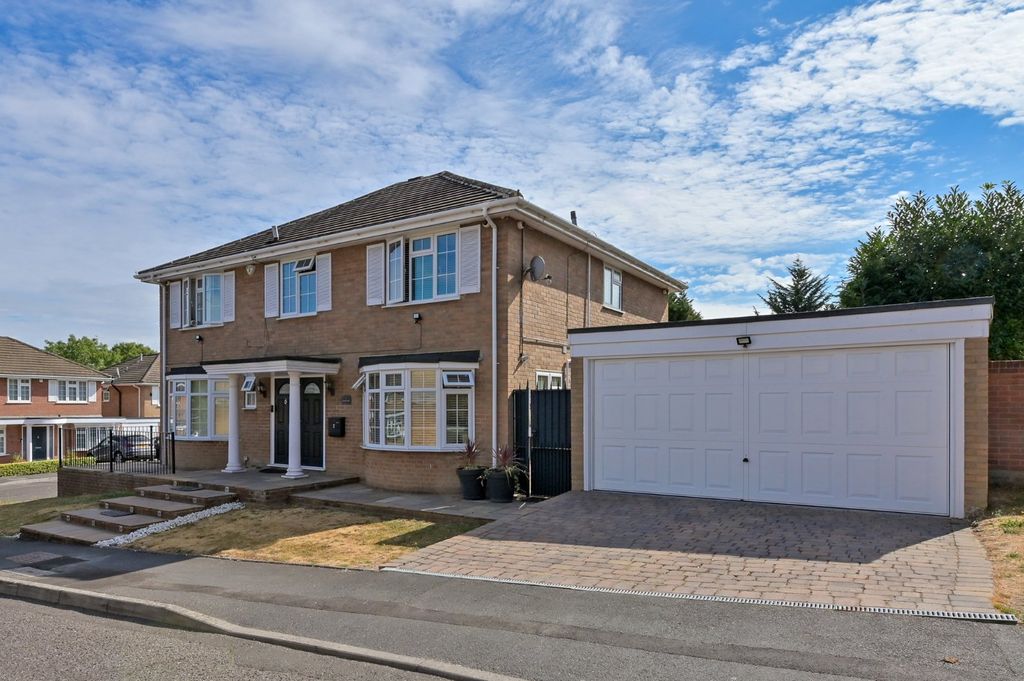 Property photo 1 of 12 External