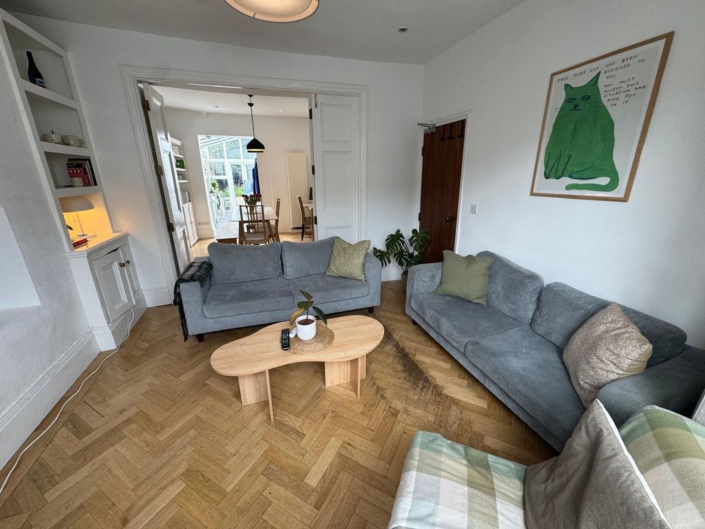 Property photo 3 of 28