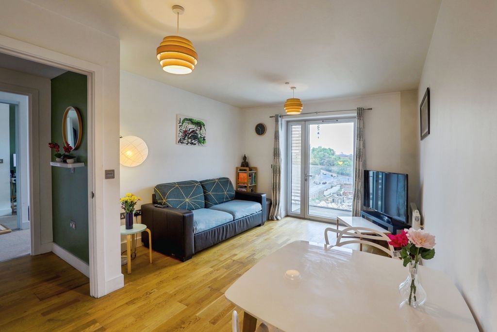 Property photo 2 of 16 Pbox-Img.Jpg