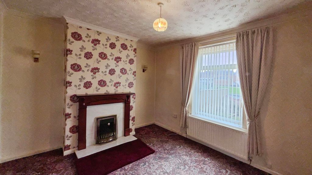 Property photo 2 of 13 Lounge