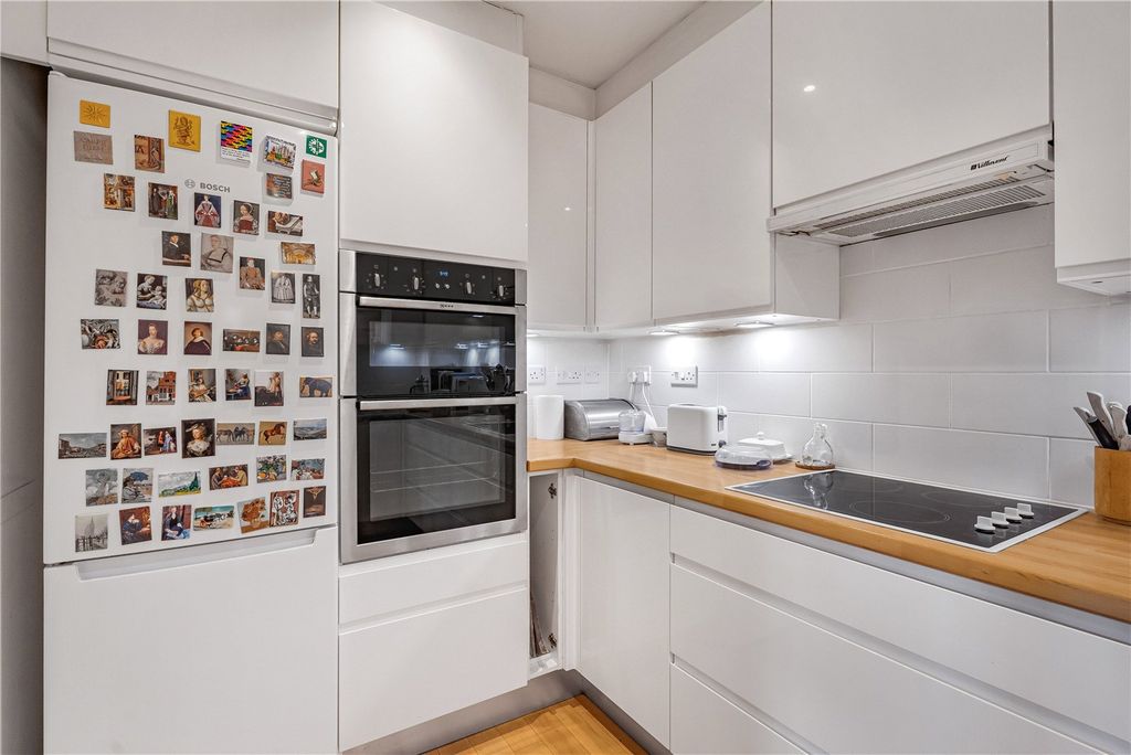 Additional image 4 of 3 bed flat for saleThe Cloisters, Pegasus Grange OX1.