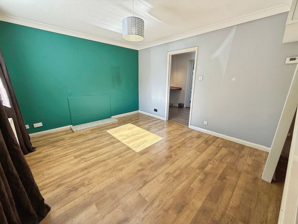 Property photo 2 of 13 Lounge