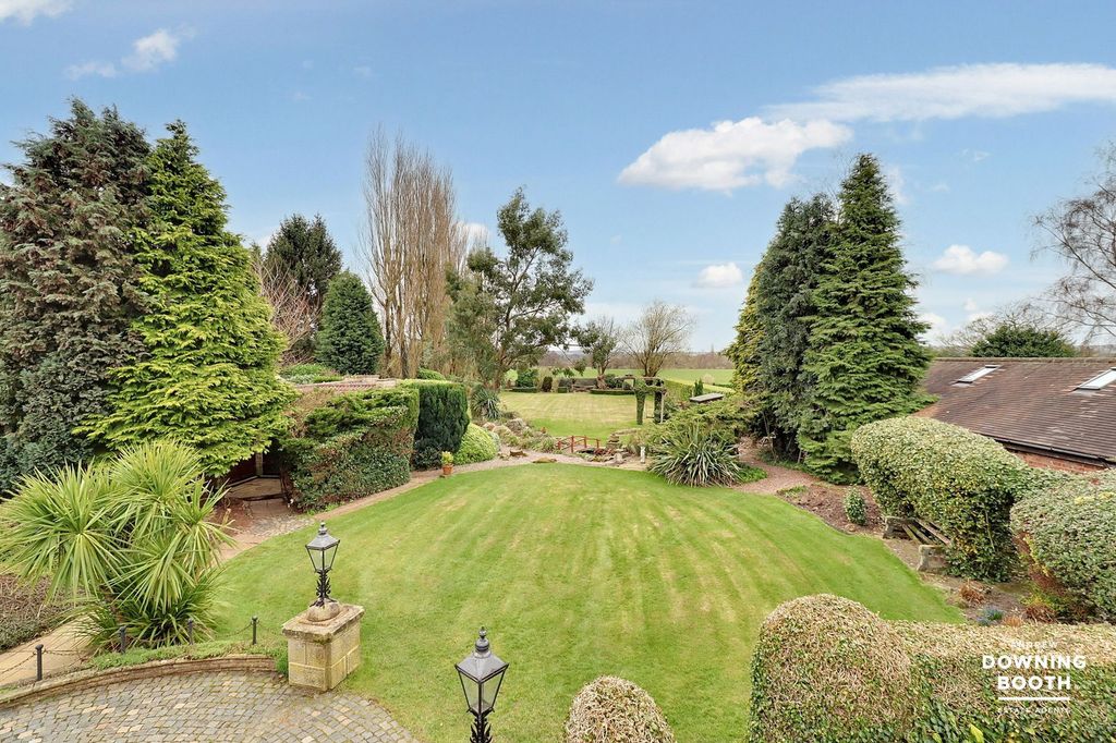 Property photo 2 of 34