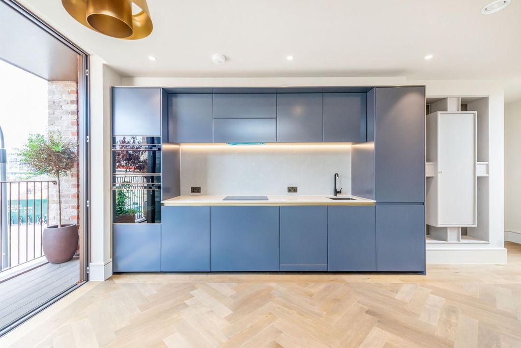 Property photo 3 of 16 Reception 3