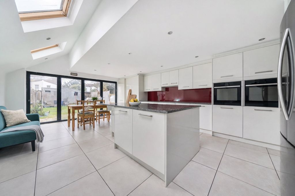 Property photo 2 of 26 Kitchen