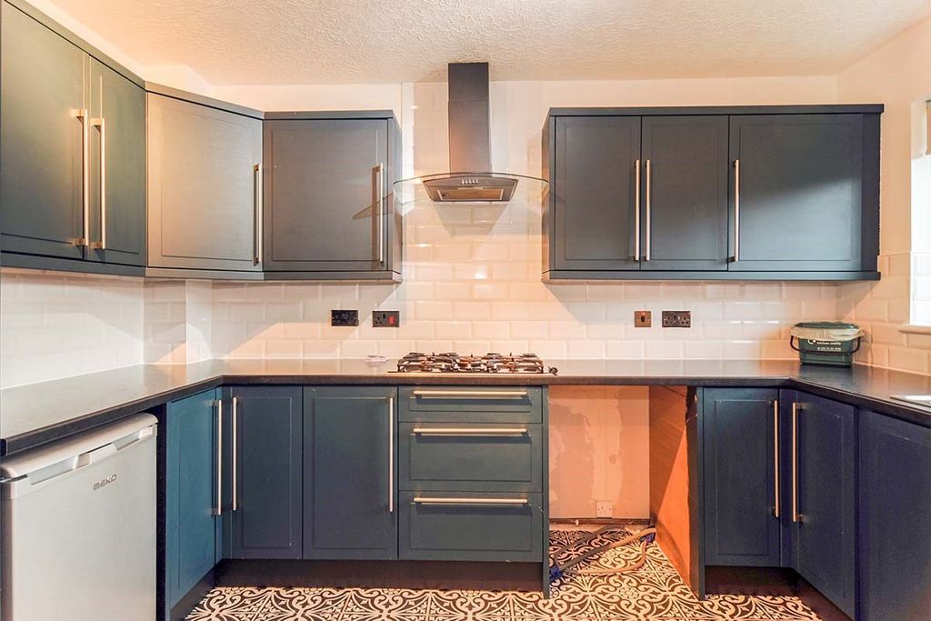 Property photo 2 of 8 Kitchen