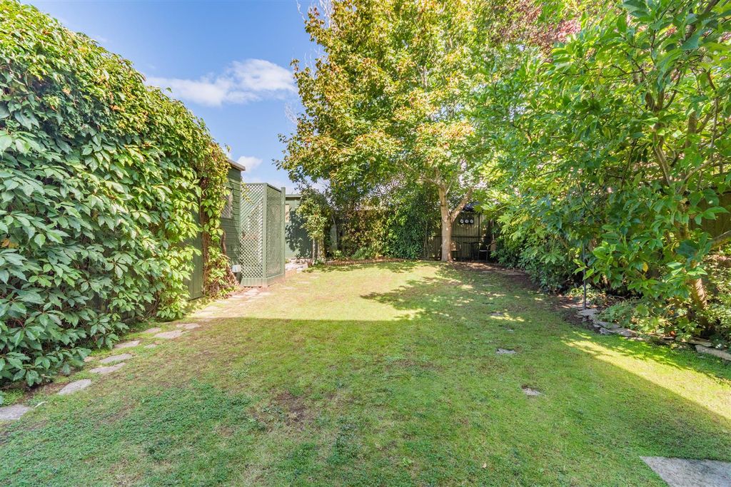 Property photo 2 of 25
