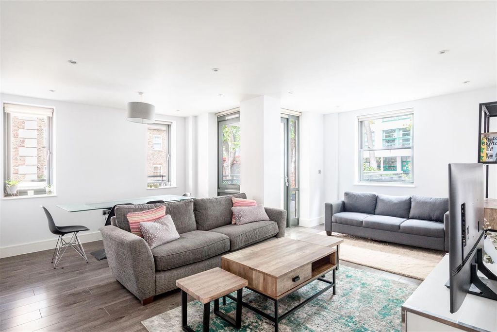 Property photo 2 of 10 Albany Court-5.Jpg