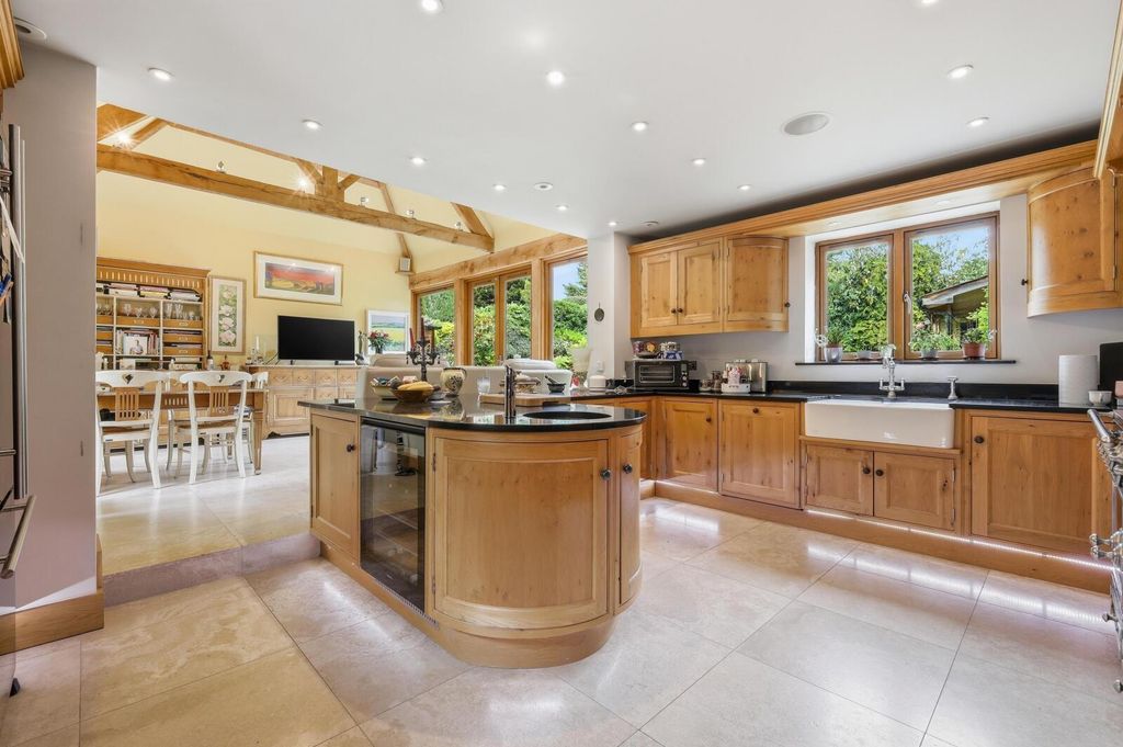 Property photo 3 of 26 Kitchen/Reception