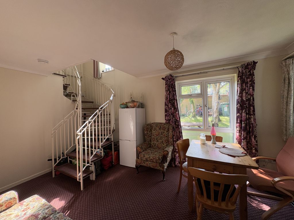 Property photo 1 of 7 Room