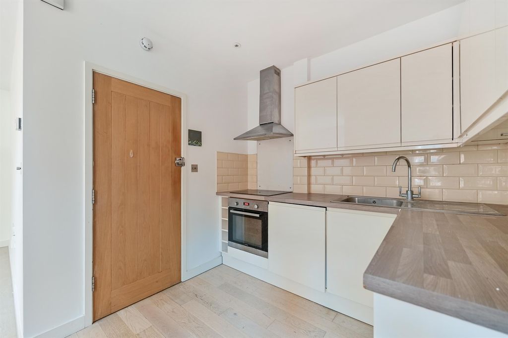 Property photo 3 of 7 Kitchen