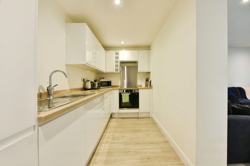 Property photo 3 of 18 Kitchen