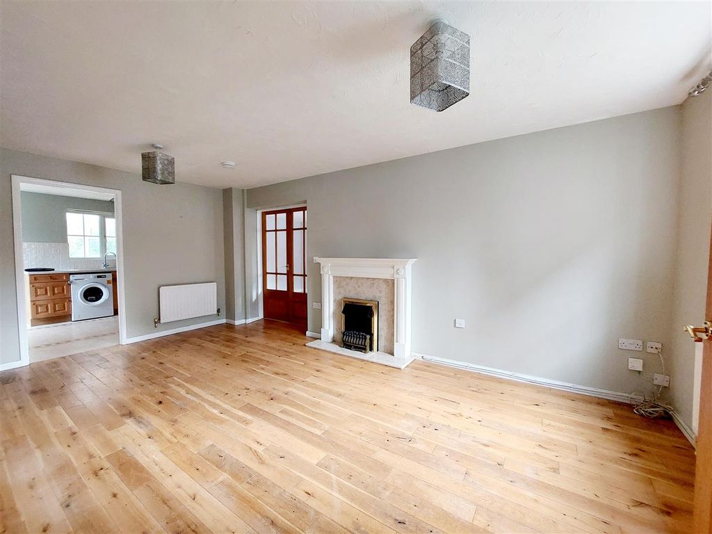 Property photo 2 of 27