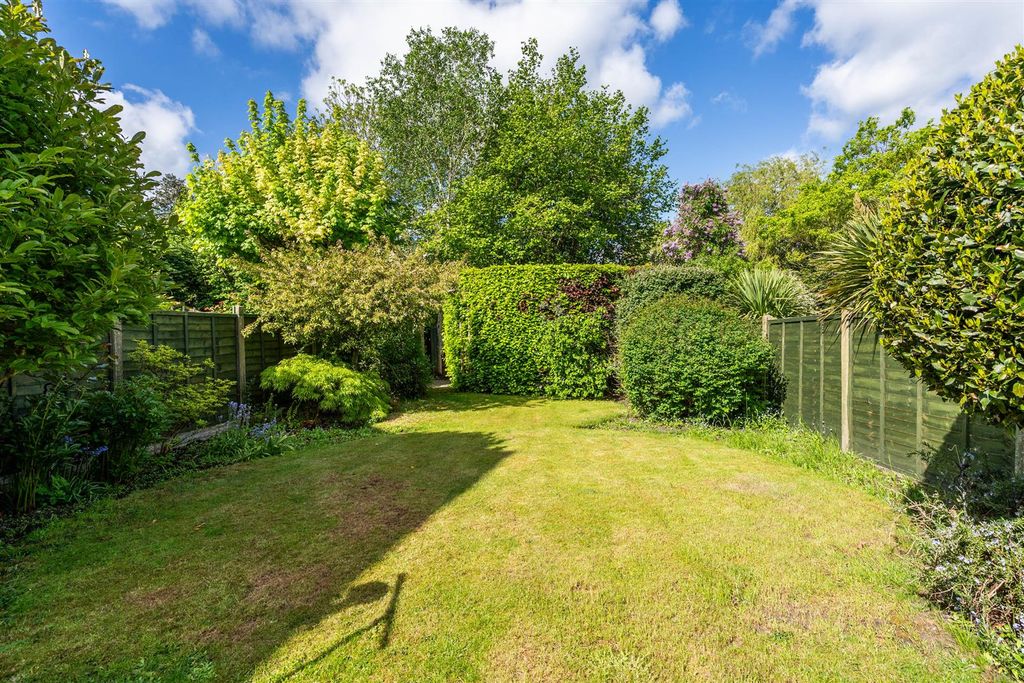 Property photo 3 of 16 2312 Stratford Road_4.Jpg