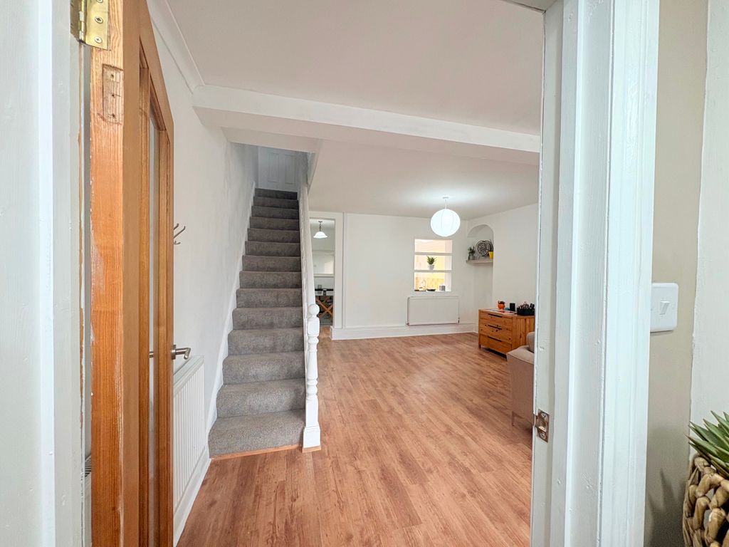 Property photo 3 of 32