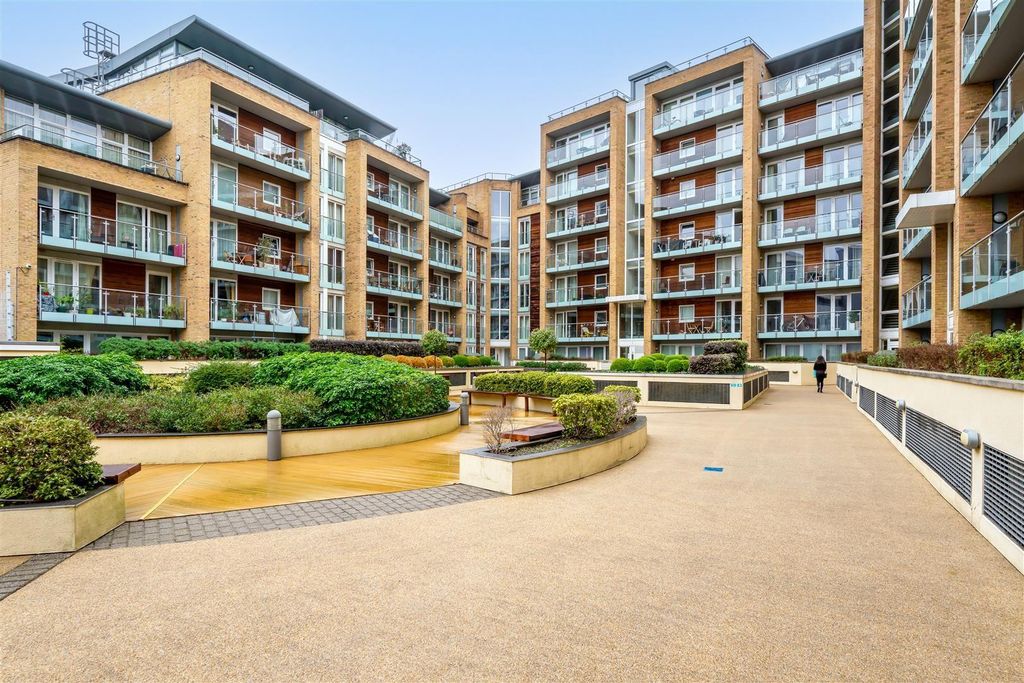 Property photo 3 of 21