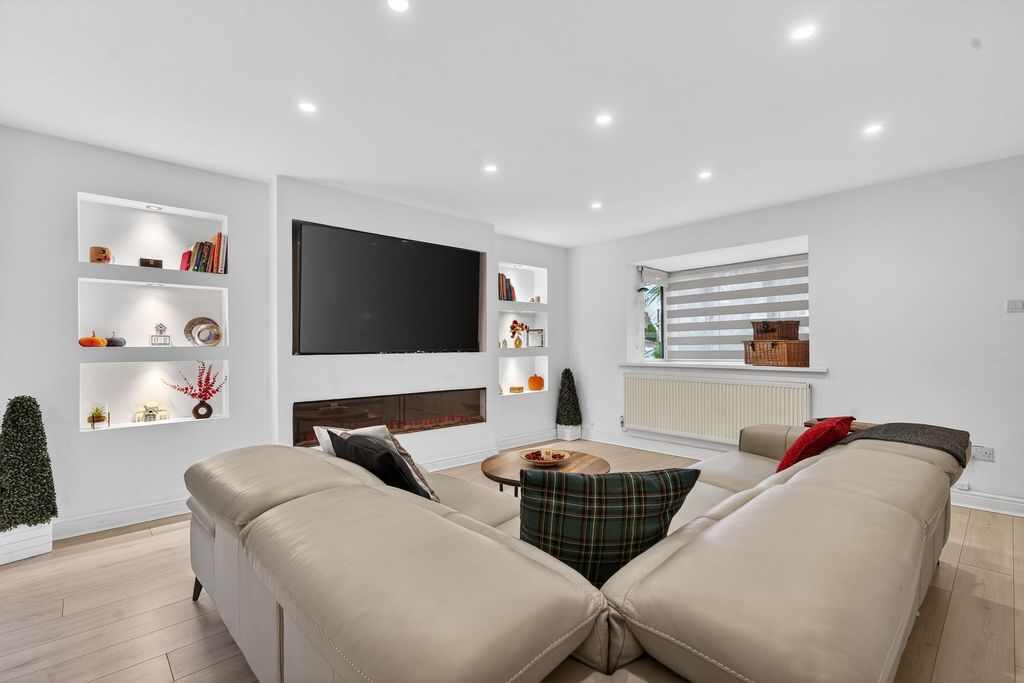 Property photo 3 of 51