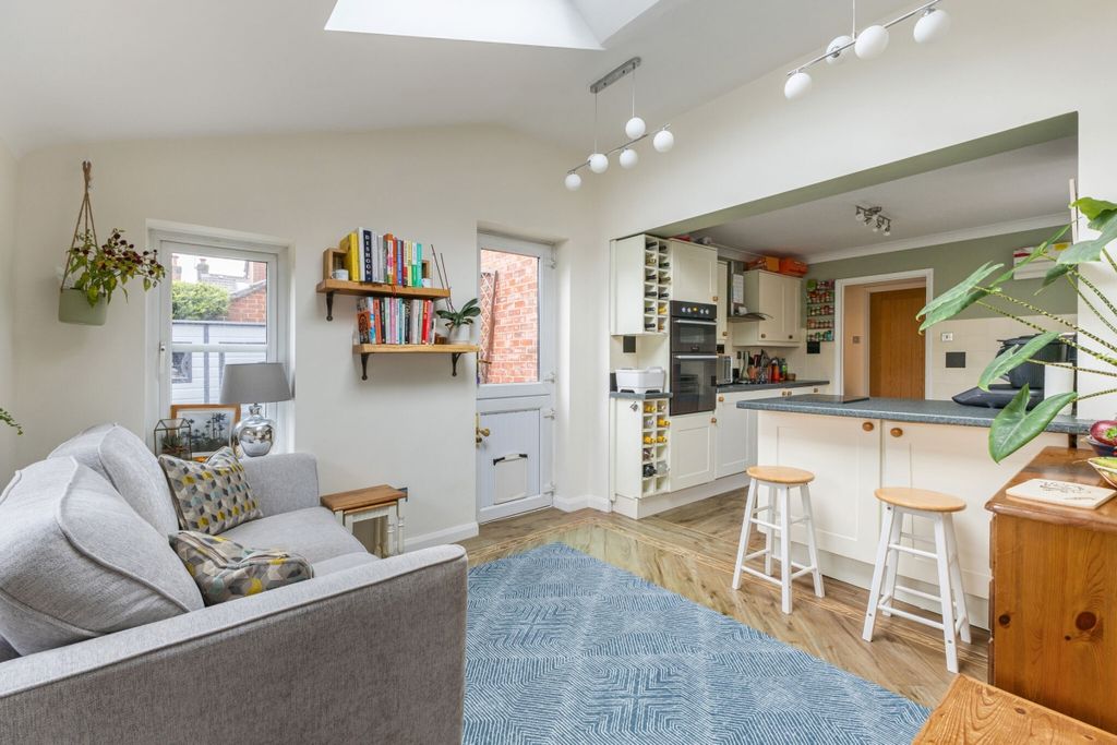 Property photo 3 of 10