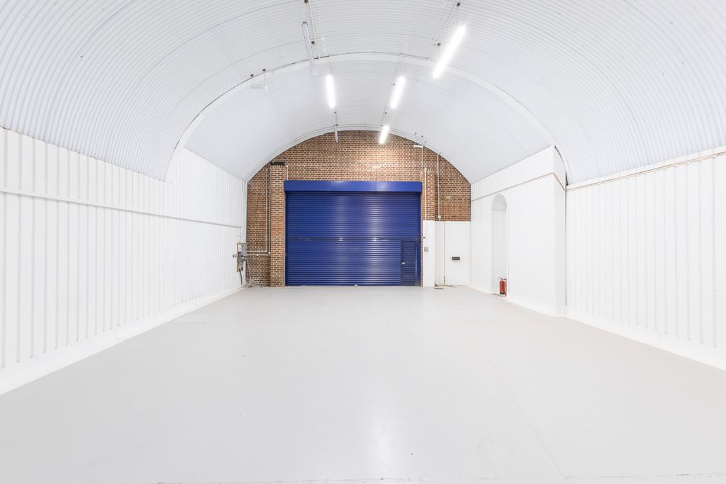 Property photo 1 of 6 An Empty Arch With White Lining