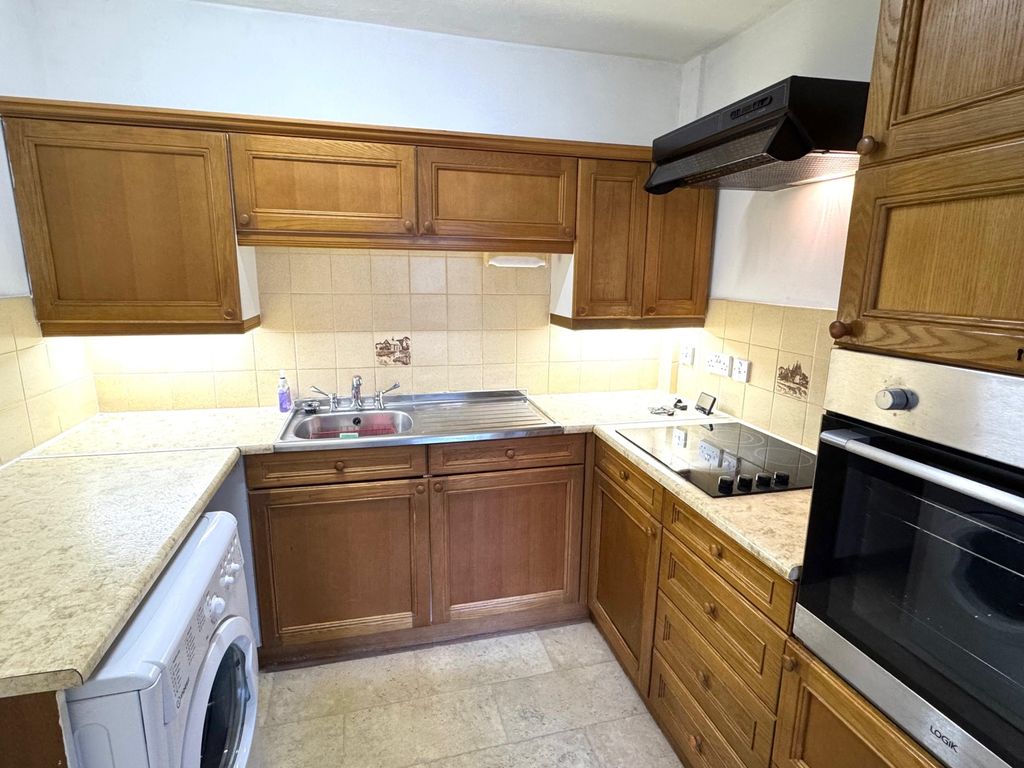 Property photo 3 of 7 Kitchen