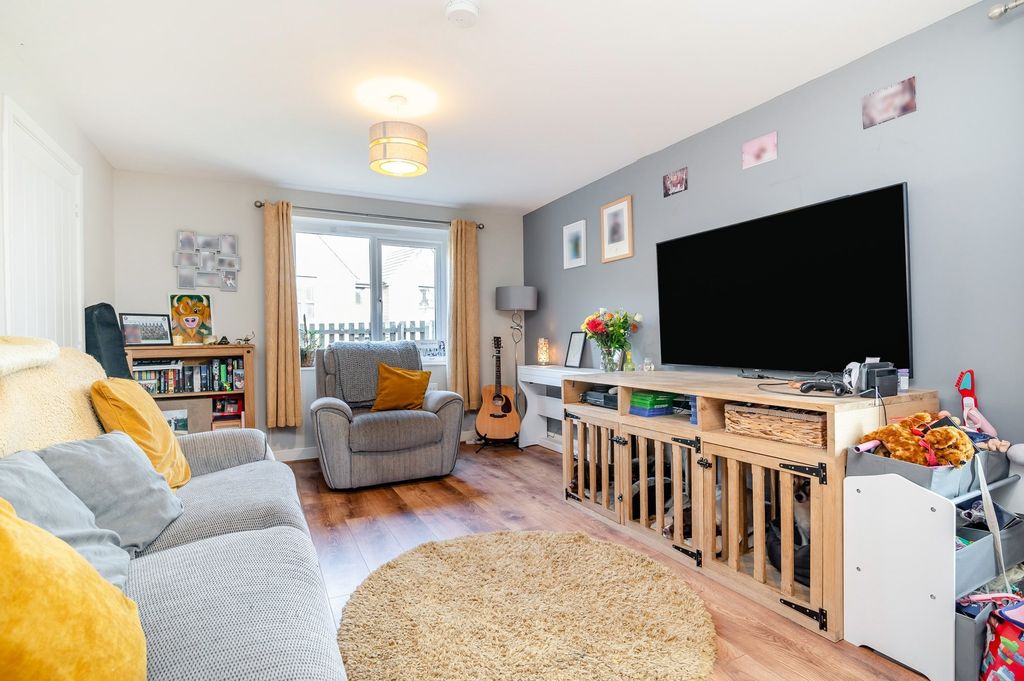 Property photo 3 of 23