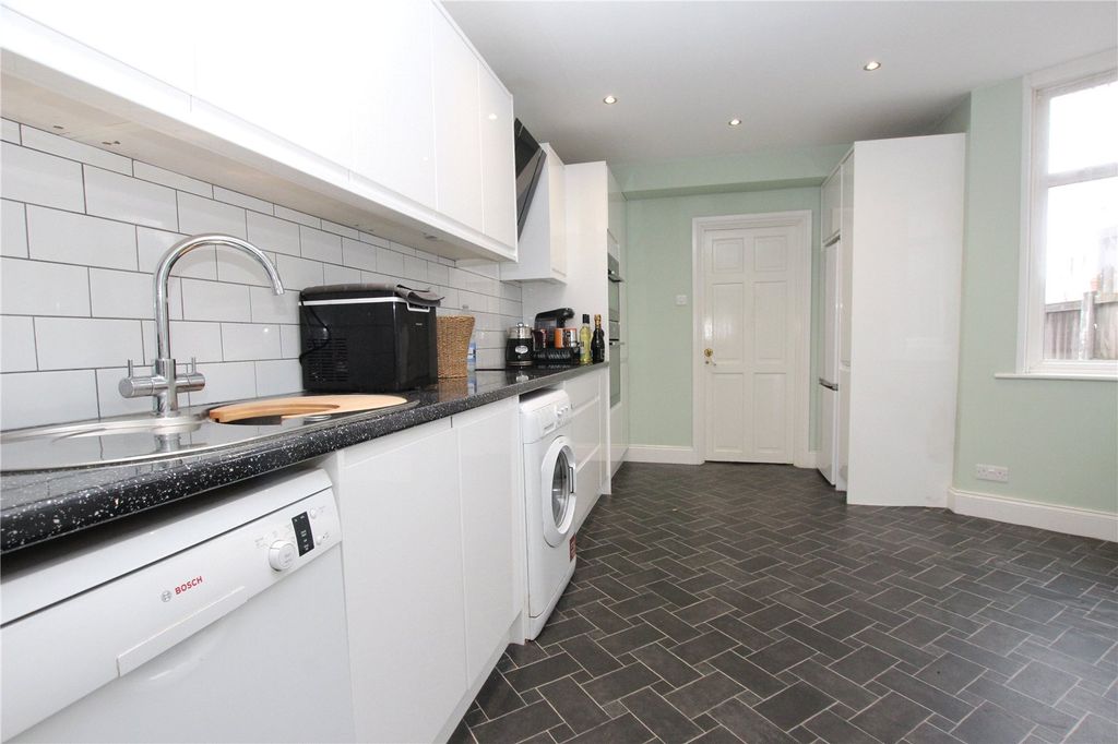 Property photo 3 of 18 Picture 3