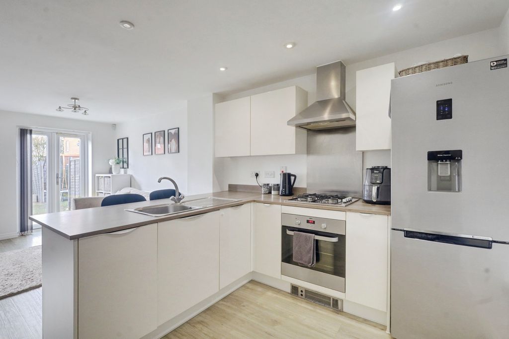 Property photo 2 of 13