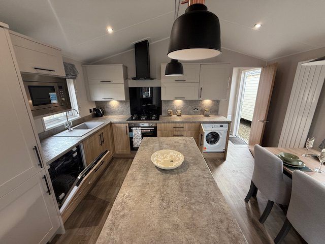 Property photo 3 of 13 1Viz0680F86c37095d.Jpg