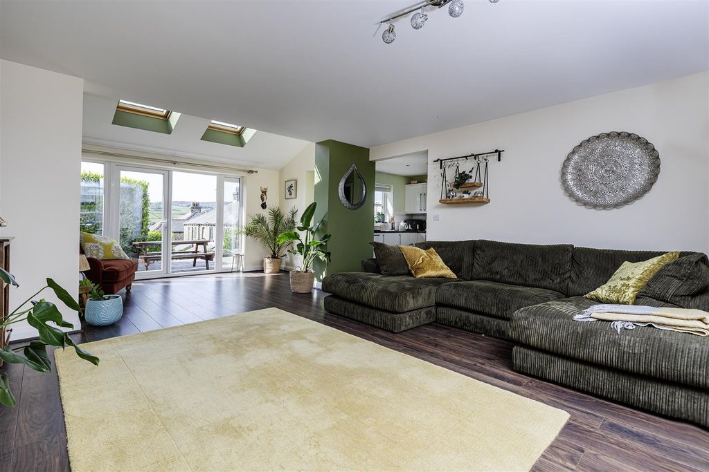 Property photo 2 of 51 Living/Dining Room