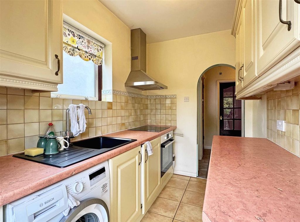 Property photo 3 of 17 Kitchen B.Jpg