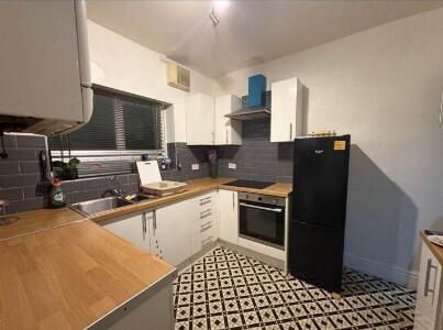 Property photo 3 of 10 Kitchen