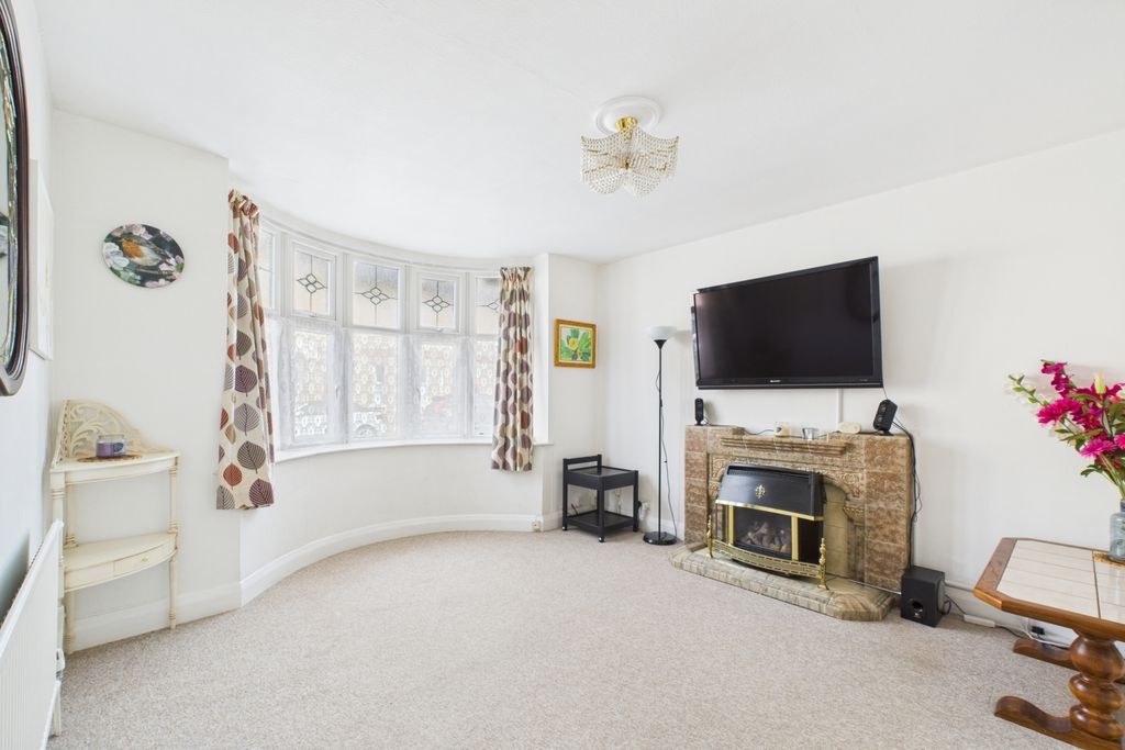 Property photo 2 of 11 Living Room