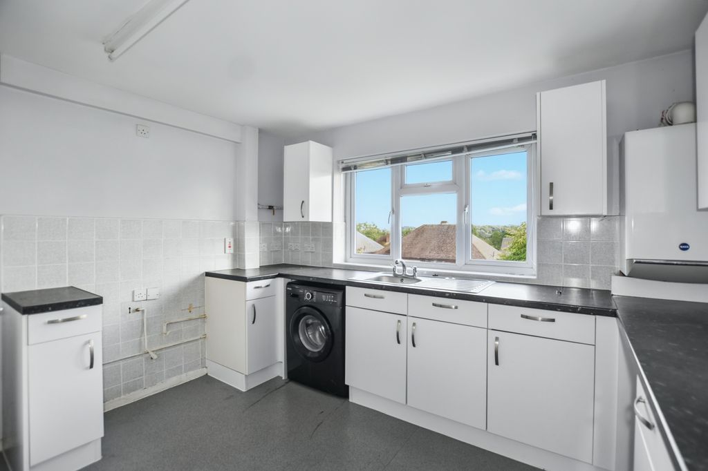 Property photo 3 of 12 27 Marden Crescent, Bexley, Kent, Da5 1Pw