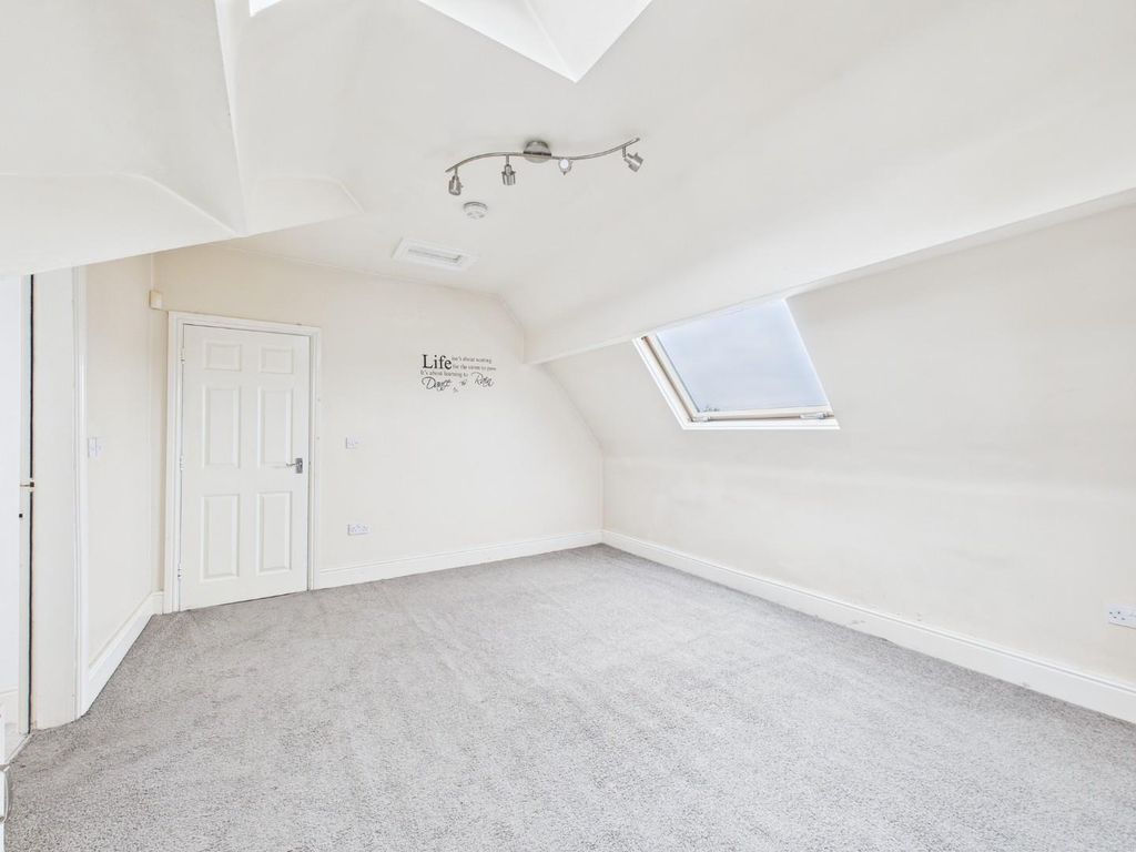 Property photo 3 of 6 Bedroom