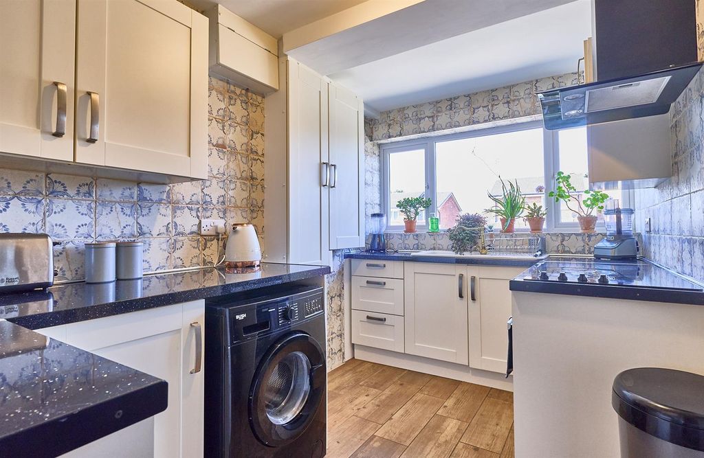 Property photo 3 of 12 Kitchen